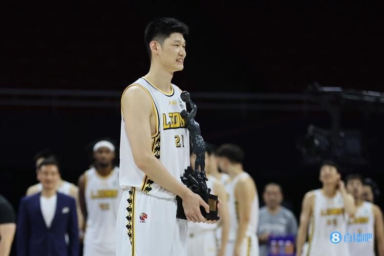 战报湖人20分惨败鹈鹕 詹姆斯34+6老六4抢断锡安26分NBA常规赛继续进行，洛杉矶湖人队（17胜17负）吞下连败。